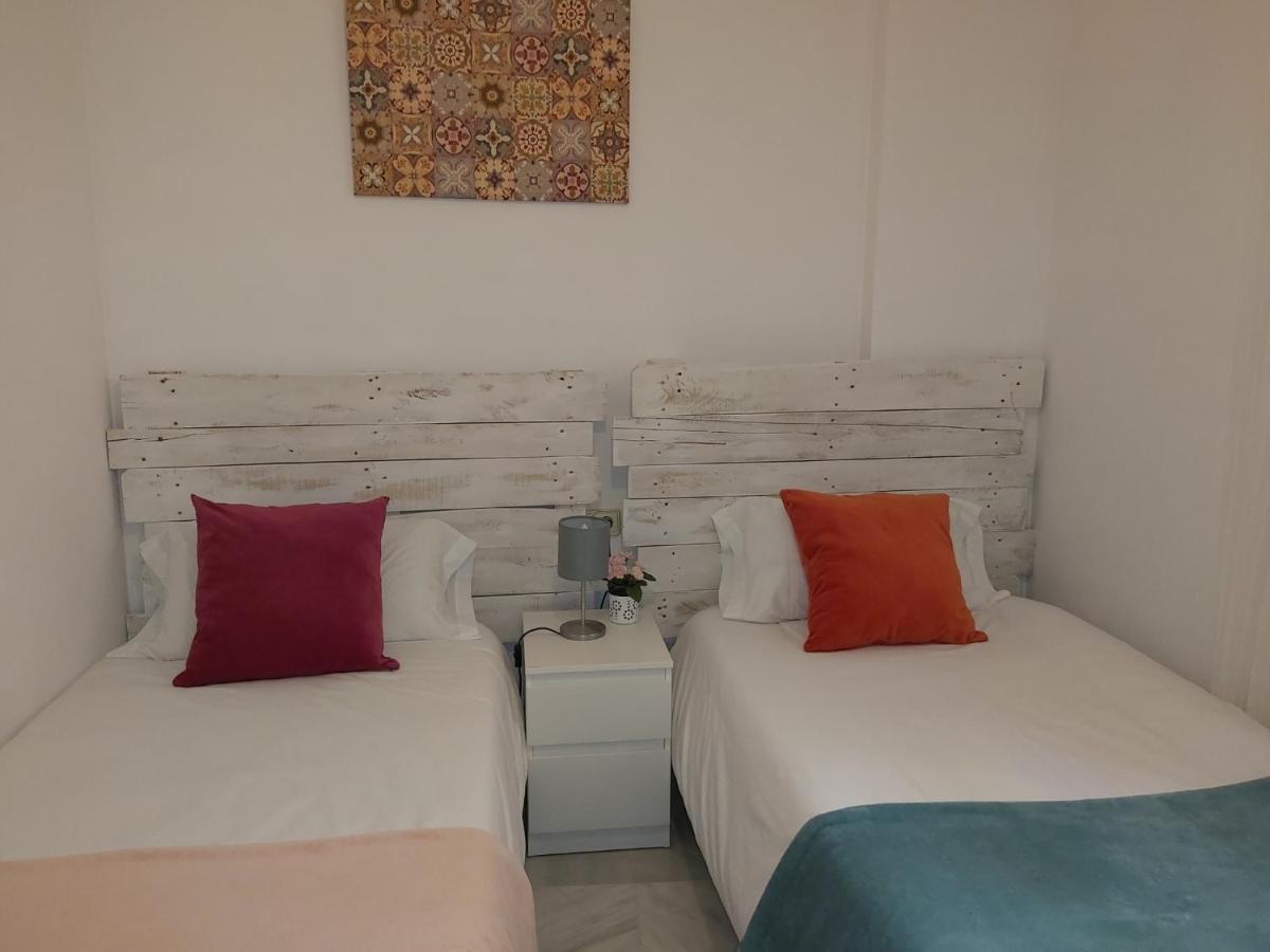 Apartamento San Luis. Plaza De Parking Gratis!!! Sevilla Eksteriør billede