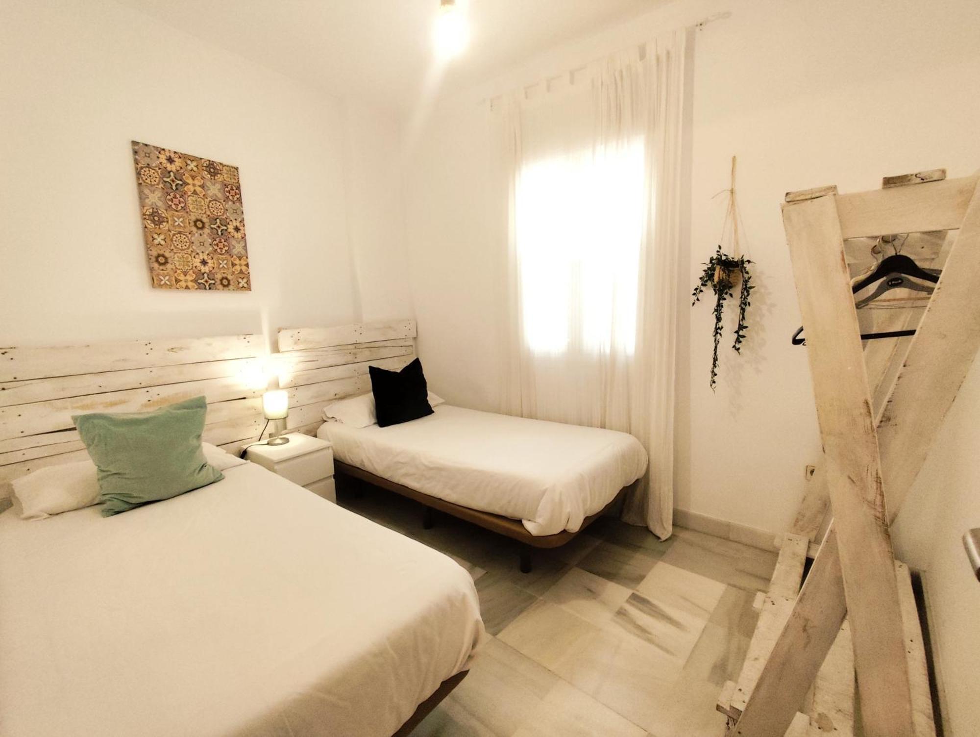 Apartamento San Luis. Plaza De Parking Gratis!!! Sevilla Eksteriør billede